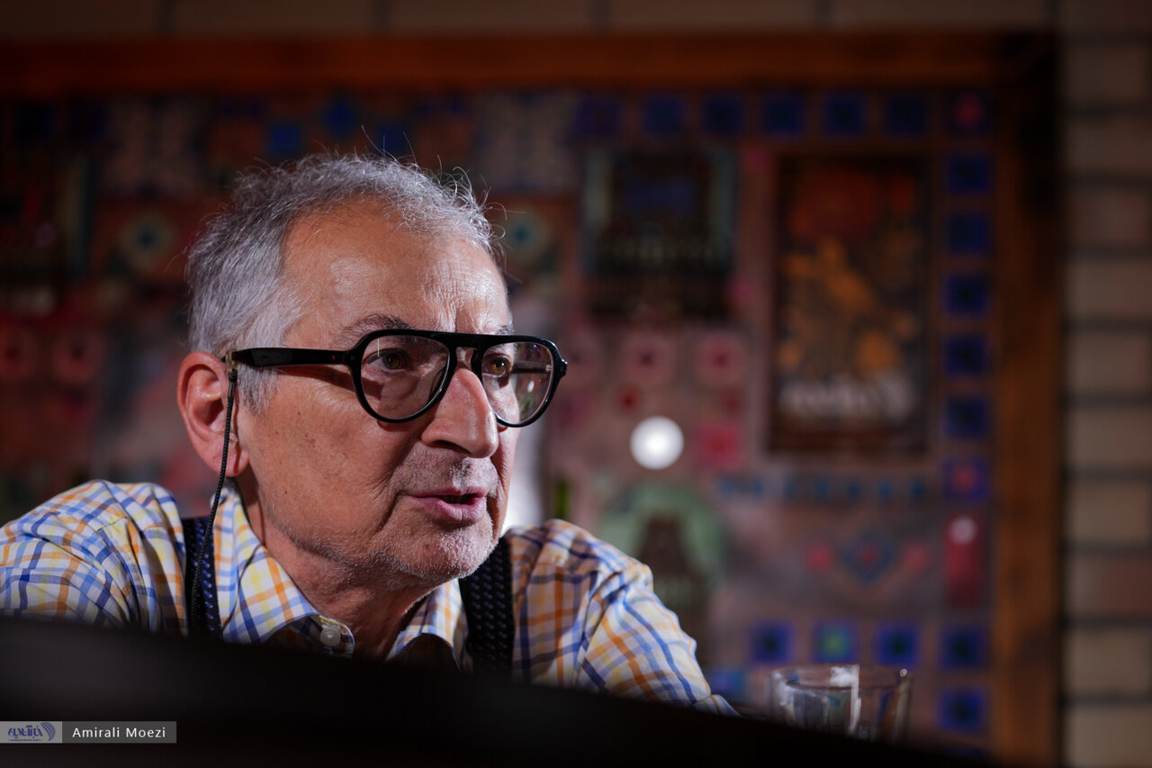 توصیه زیباکلام به مسئولان: واقعیت اعتراضات را از دریچه صداوسیما نبینید توصیه زیباکلام به مسئولان: واقعیت اعتراضات را از دریچه صداوسیما نبینید