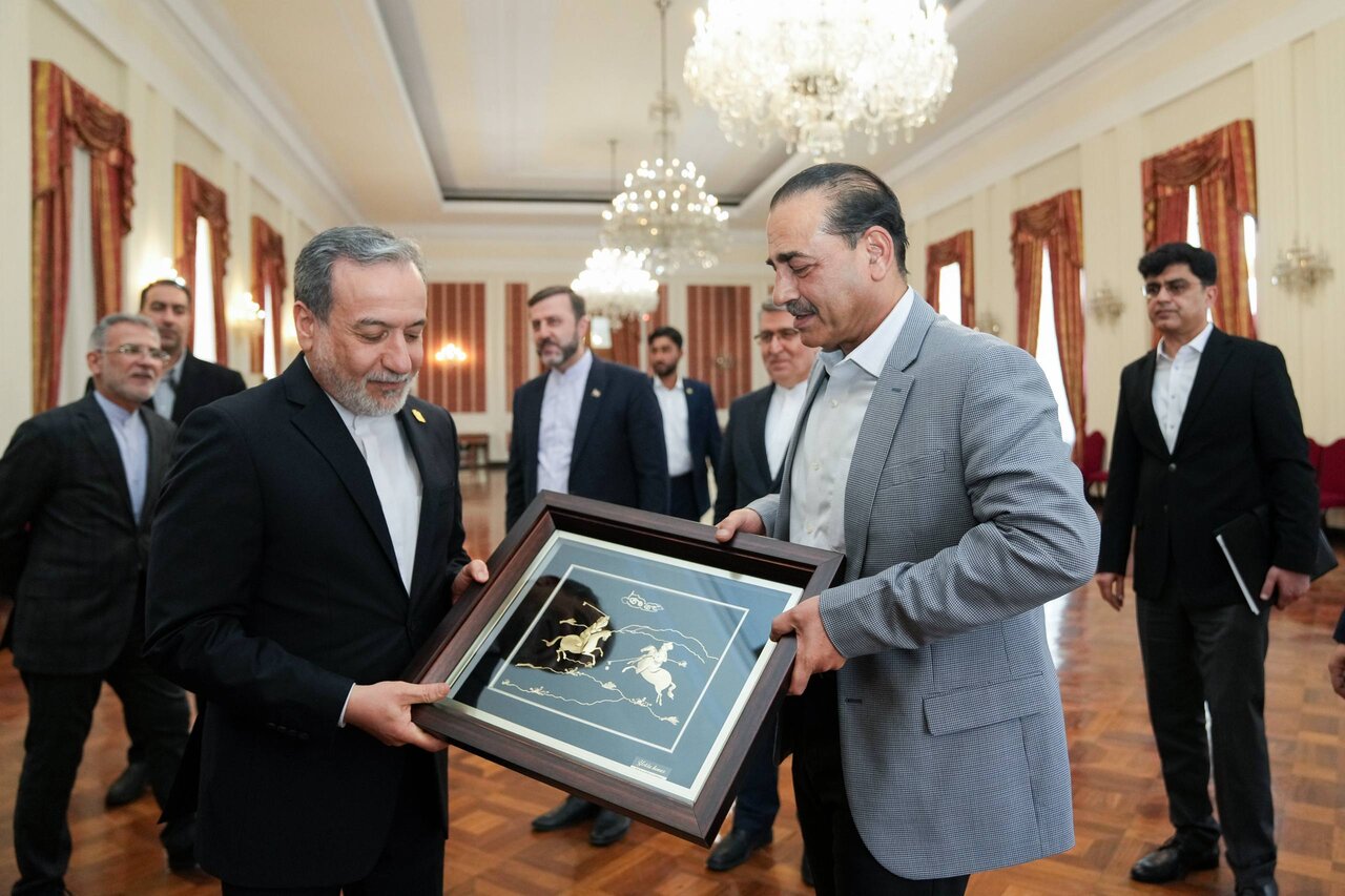 گاردین: عاصم منیر با ونس، ویتکاف و عراقچی در تماس مستمر است / گفتوگوهای فرمانده ارتش پاکستان با وزیر خارجه ایران چند ساعته بود گاردین: عاصم منیر با ونس، ویتکاف و عراقچی در تماس مستمر است / گفتوگوهای فرمانده ارتش پاکستان با وزیر خارجه ایران چند ساعته بود